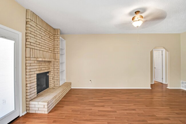 Building Photo - 16412 Framingham Cir