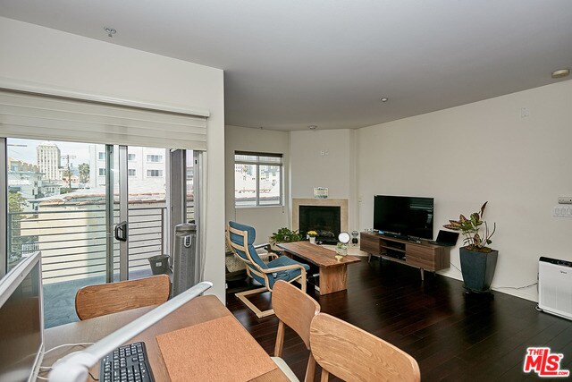 Building Photo - 733 S Manhattan Pl