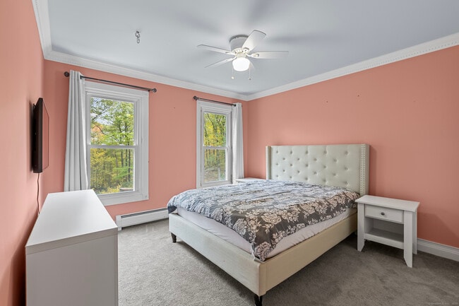 Building Photo - 36 Carriage House Dr