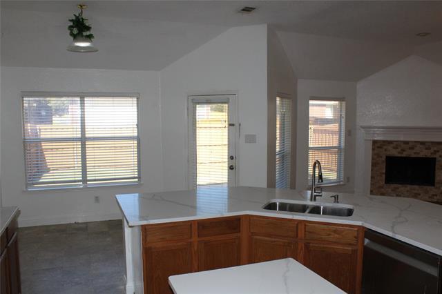 Building Photo - 3325 Bluegrass Dr