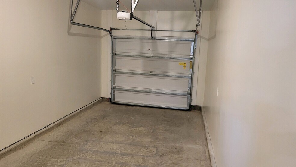 Garage - 3405 Walker Dr