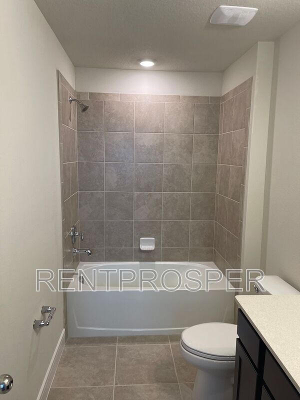 Building Photo - 5100 Chickadee St