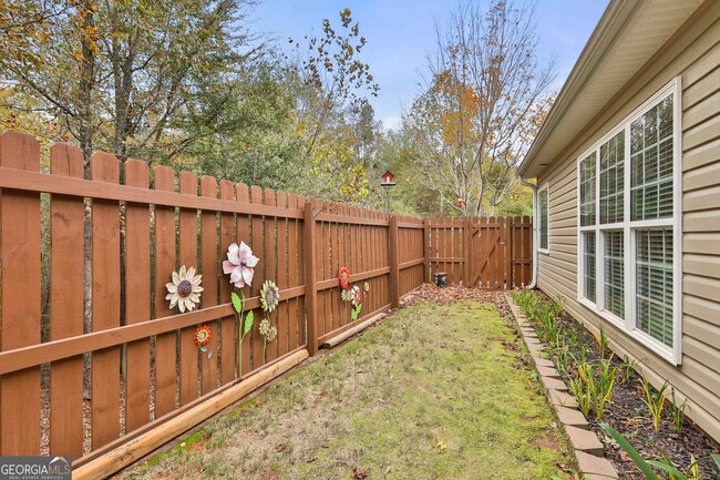 Building Photo - 227 Village Park Dr