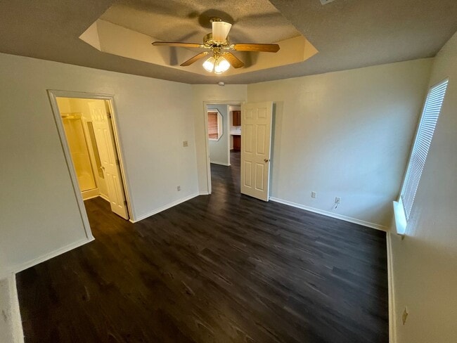 Building Photo - Gorgeous 3 Bed / 2 Bath Home in Van Buren