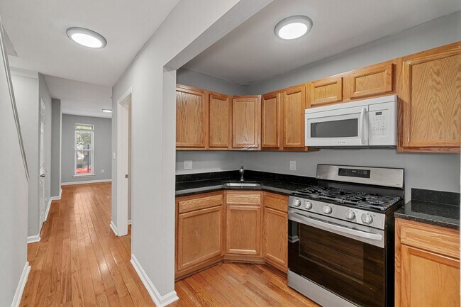 Building Photo - 1027 Bennett Pl
