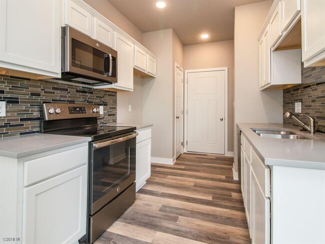 Kitchen - 2813 NW Lois Ln