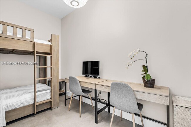 Building Photo - 650 NE 32nd St