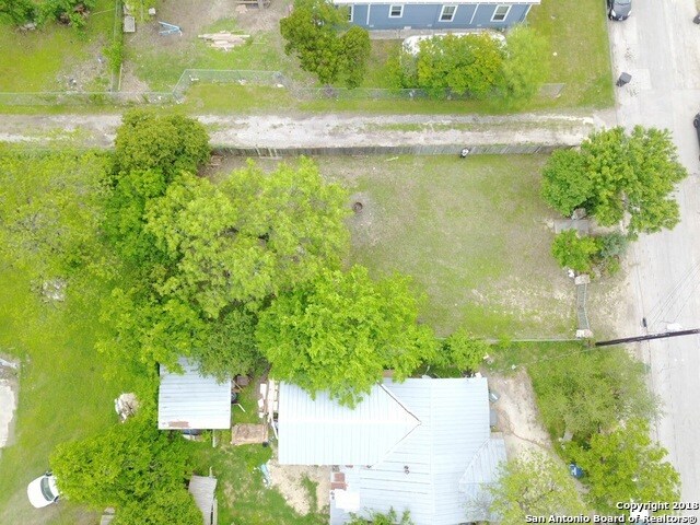 Building Photo - 622 Muncey-