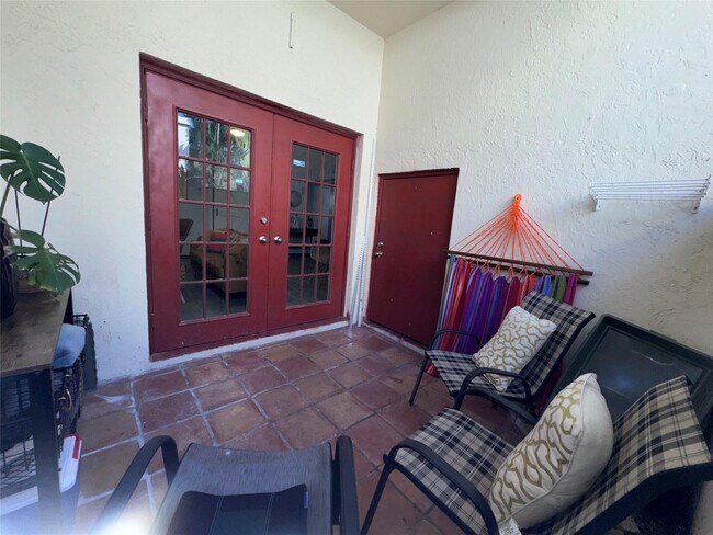 Building Photo - 1417 Avon Ln