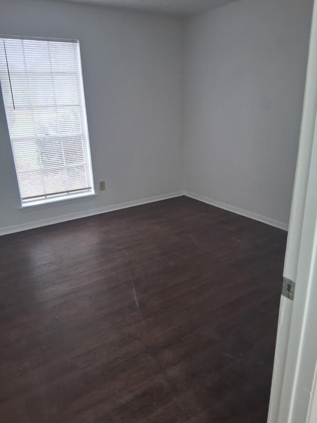 Building Photo - 6823 Castleview Ln