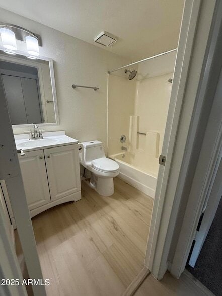 Building Photo - 461 W Holmes Ave