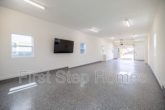 Building Photo - 175 Lamborghini Ln