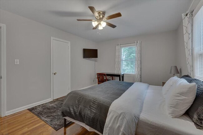 Building Photo - 804 Urban Ave