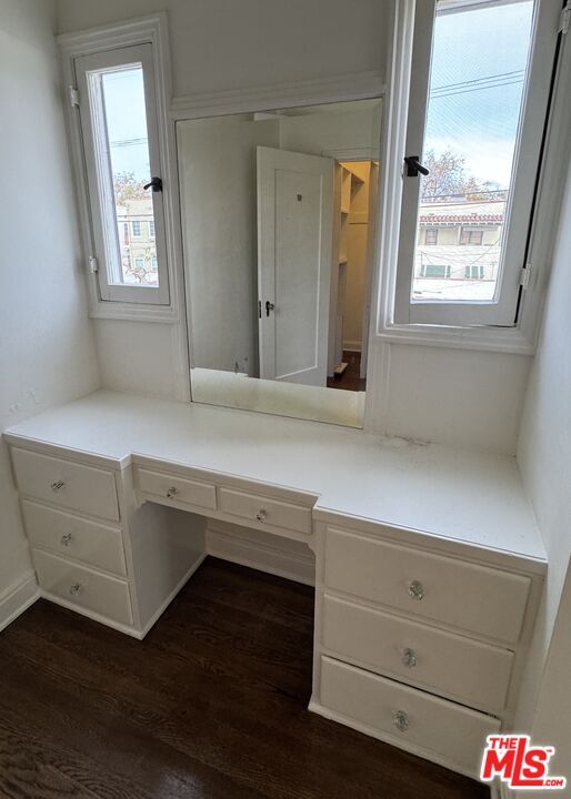 Building Photo - 326 1/2 N Sycamore Ave