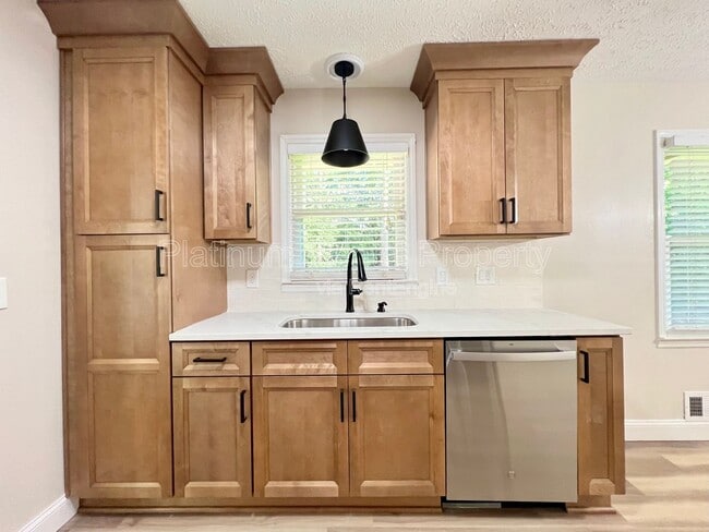 Building Photo - 1110 Washington Ave