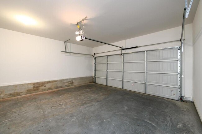 Building Photo - 2482 Van Fleet Cir