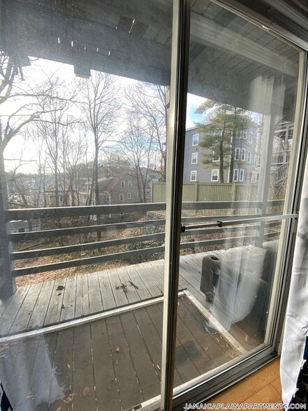 Building Photo - 89 Sheridan St