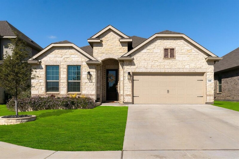 Building Photo - 905 Rosebay Dr