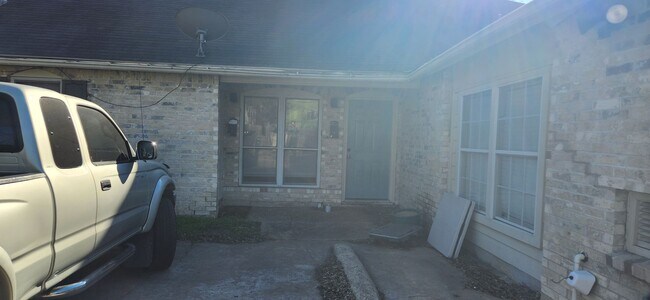 Building Photo - 1005 W MLK #A