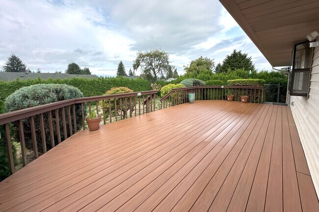 Building Photo - 3 bd Rambler in View Ridge Neighborhood