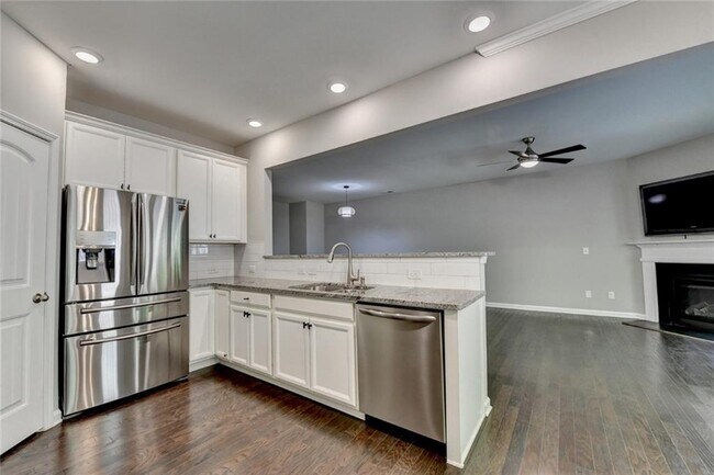 Building Photo - 7245 Heritage Oak Ct