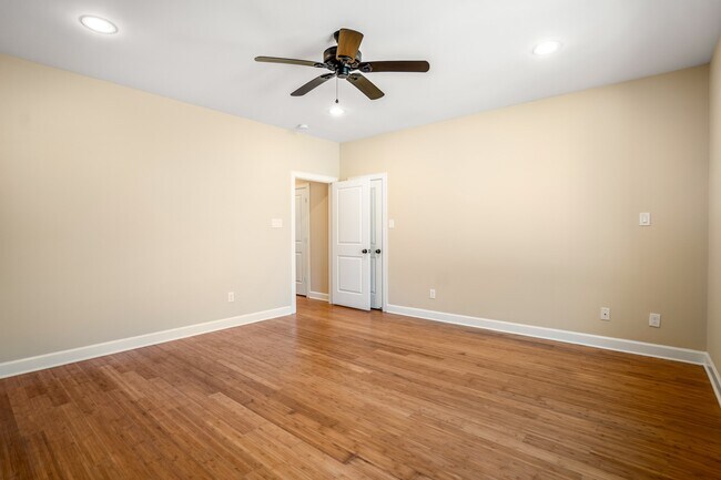 Building Photo - 104 Estelle St