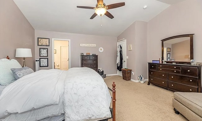Building Photo - Beautifully 4-bedroom, 2.5-bathroom spacio...