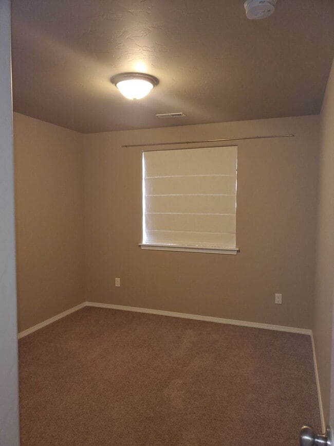 Building Photo - Charming and conveniently located in Nampa 3 bedroom, 2 bath home