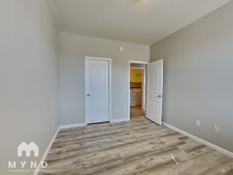 Building Photo - 803 E 98th Ave