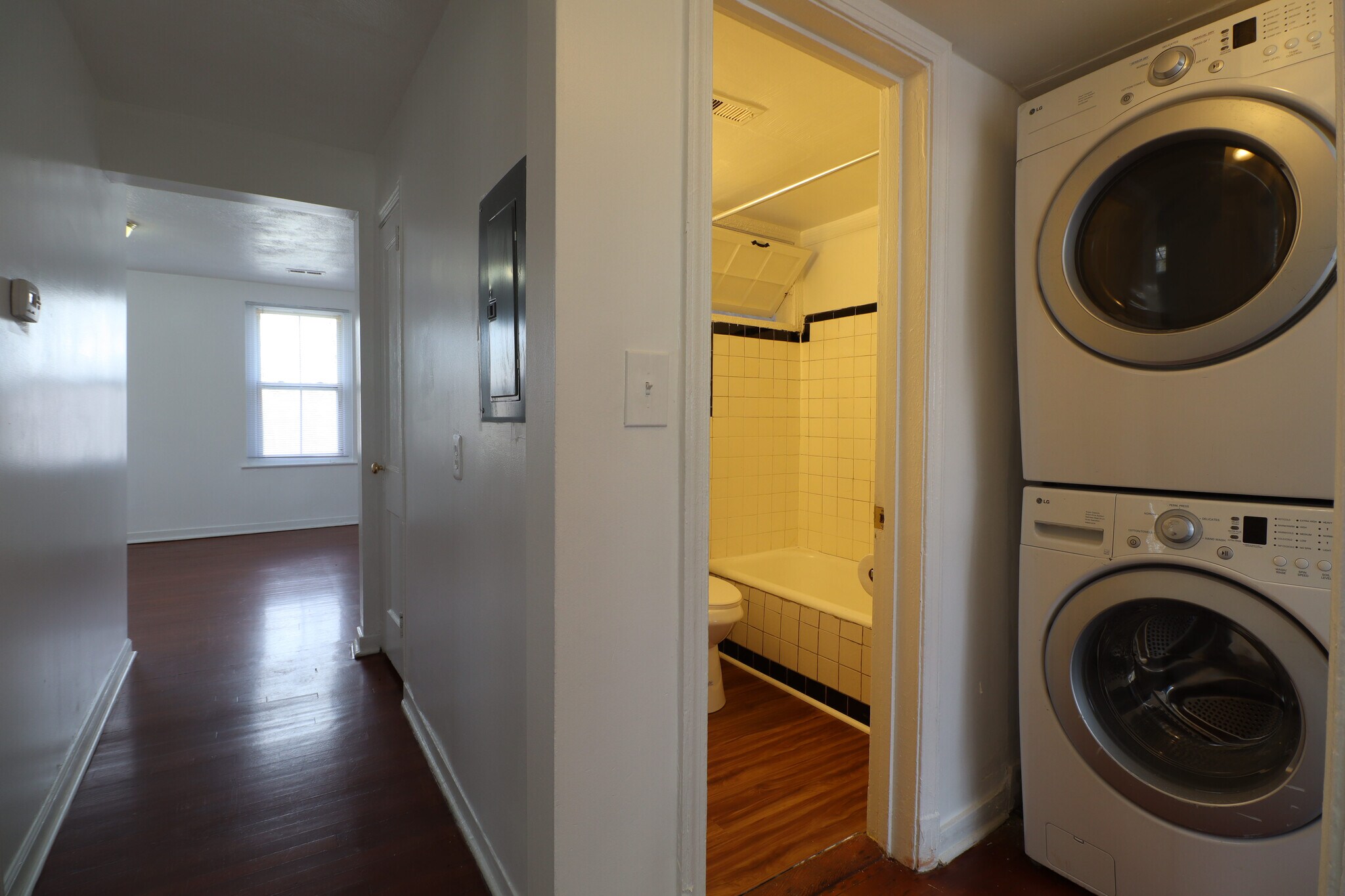 Building Photo - 407 Lebaum St SE