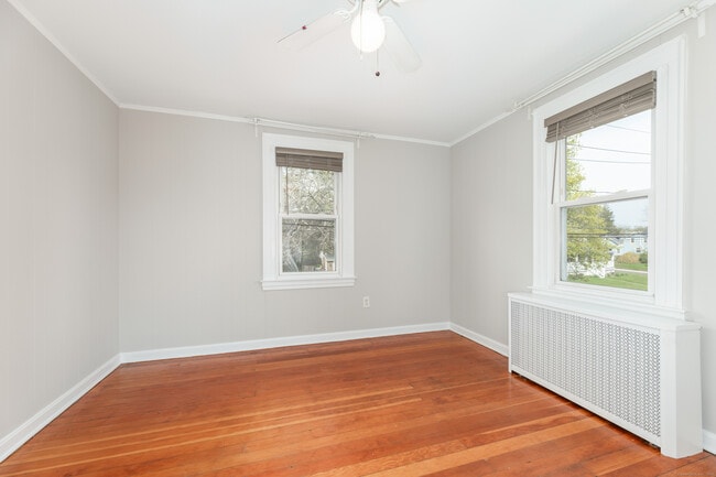Building Photo - 46 Ivy St