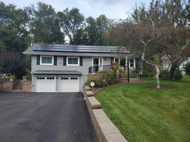 Building Photo - 134 Quaker Hill Rd