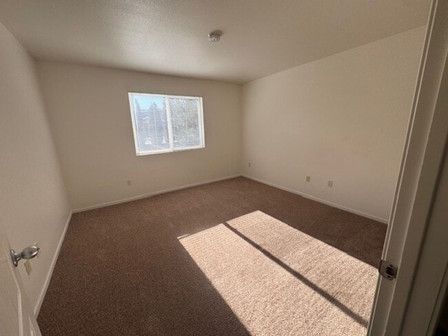 Building Photo - Silver Creek Condo- 2 Bedroom 2 Bath