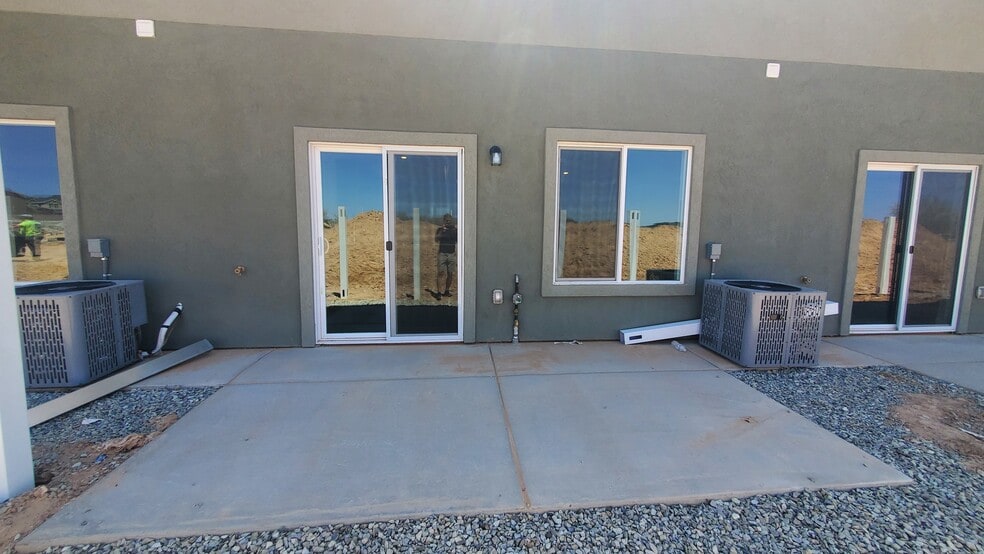 Patio - 3154 W 1650 N