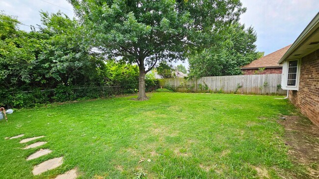 Building Photo - Inviting Home with Bonus Workshop Space!