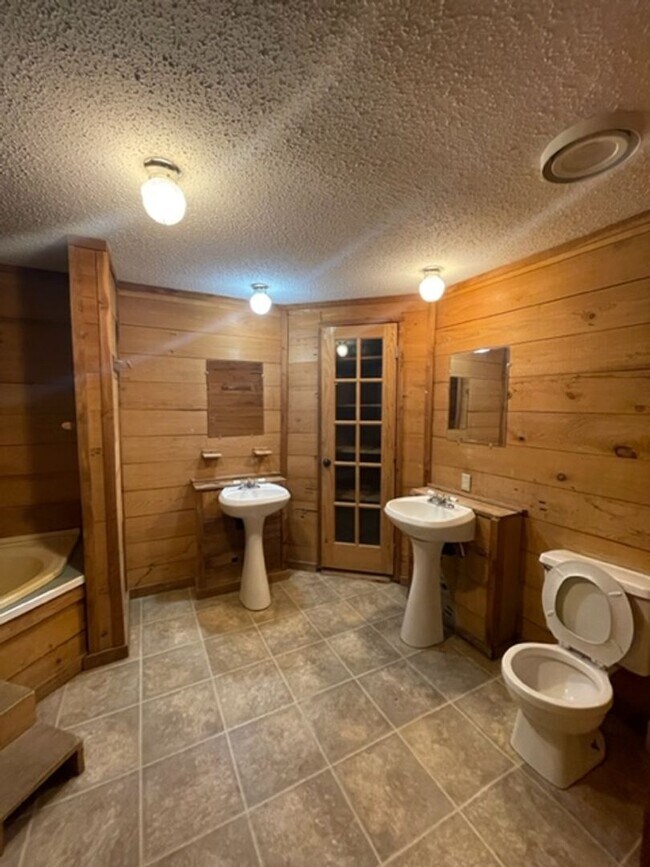 Building Photo - Rustic home in Citronelle