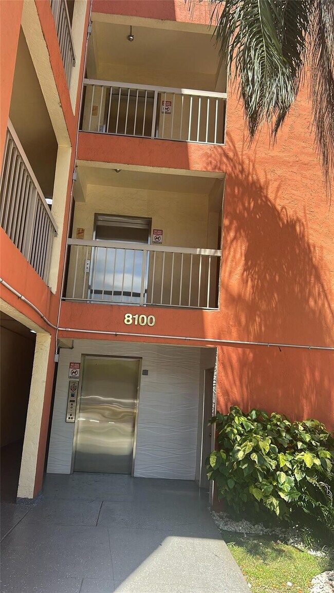 Building Photo - 8100 Geneva Ct