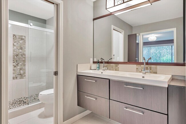 Building Photo - Hidden Gem at Saratoga Creekside – End Uni...