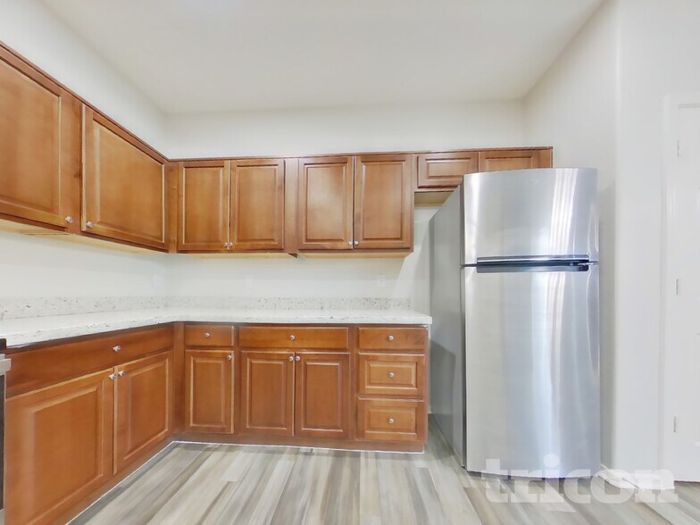 Building Photo - 4333 E Ivanhoe St