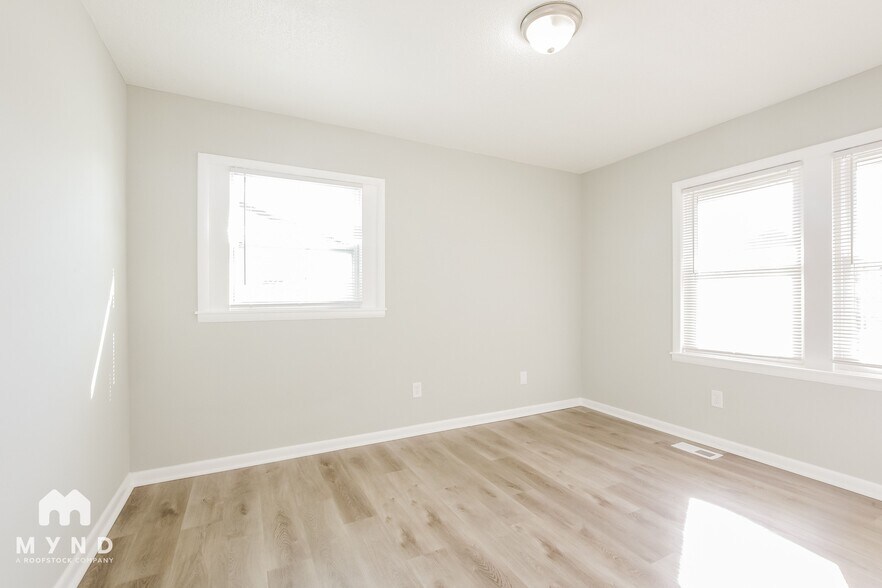 Building Photo - 1418 Gaston Way