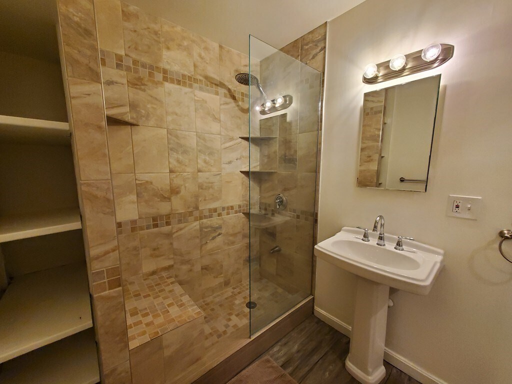 Building Photo - 17 Chestnut St