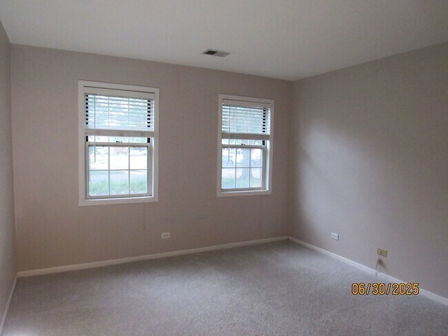 Building Photo - 352 Pembroke Ct