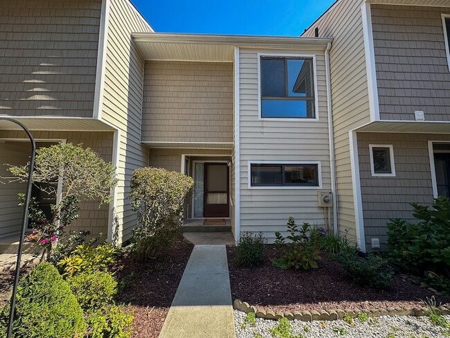 Primary Photo - 52 Currier Way
