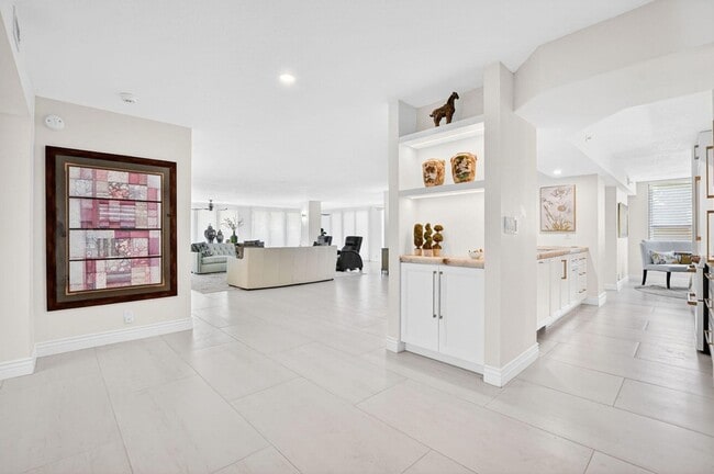 Building Photo - 7233 Promenade Dr