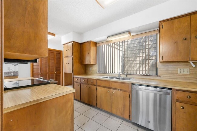 Building Photo - 2308 Matador Cir
