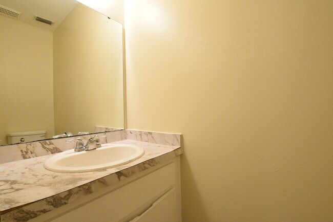 Building Photo - 551 Verbena Ct