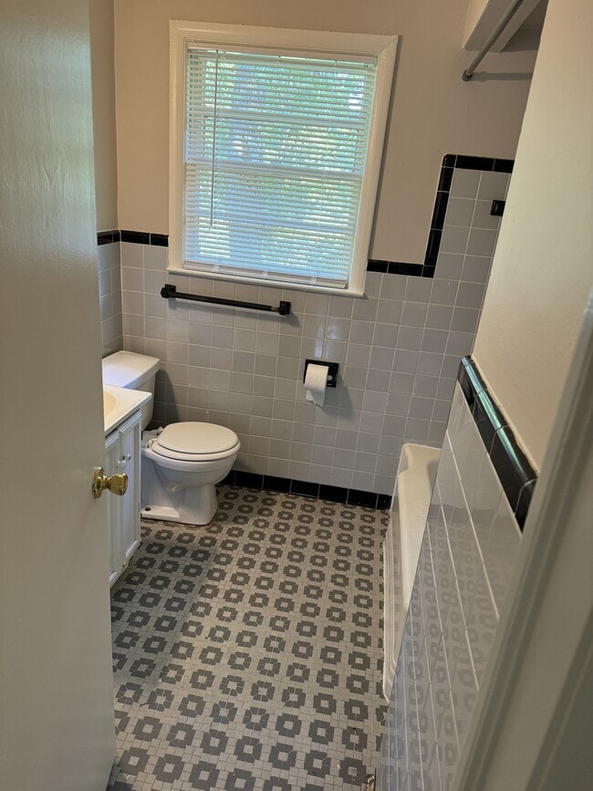 Building Photo - 4479 Oriole St