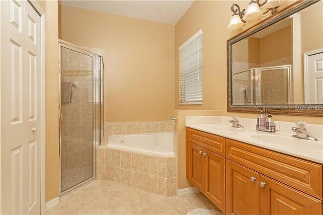 Building Photo - 2362 Caledonian St