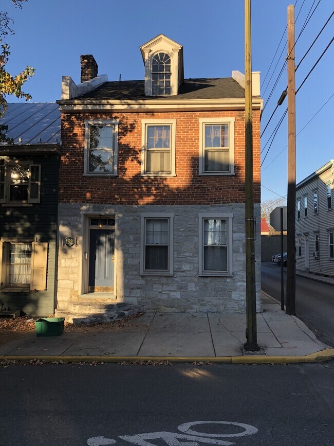 Building Photo - 132 S Hanover St