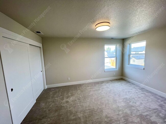 Building Photo - Gorgeous newly built in 2022 4 BR home in ...